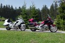 Honda GL1800 Gold Wing Tour 2018 manuál (biela) + Gold Wing Tour DCT 2018 automat (bordová)