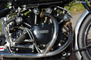 Pokrokový 50° OHV V-twin - Vincent Black Shadow 1951 - legendárny stroj, ktorý predbehol svoju dobu
