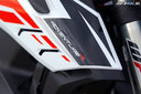 Bočné platsy ako na endure - ľahko vymeniteľné, možnosť polepov - Prvé dojmy z jazdy na KTM 790 Adventure R 2019