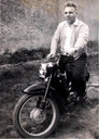 môj otec na Jednosedadláku v Šaštíne u druhej babky naďaleko Bilkových Huménec