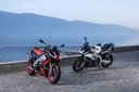 Aprilia Tuono V4 a V4 Factory 2021