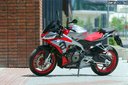 Otestovali sme raketu stredného doletu - Aprilia Tuono 660 (2021)