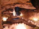 Bojnický zámok - Jaskyňa pod zámkom, v strede je studňa.