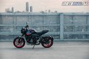 Triumph predstavil Trident 660 v krásnych farbách Triple Tribute 