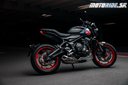 Triumph predstavil Trident 660 v krásnych farbách Triple Tribute 