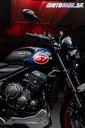 Triumph predstavil Trident 660 v krásnych farbách Triple Tribute 