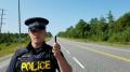 Video: Policajt schoval motorku za pero - bezpečnosť na cestách